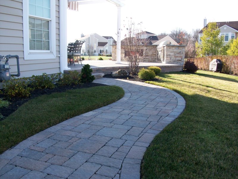 curved paver walkway